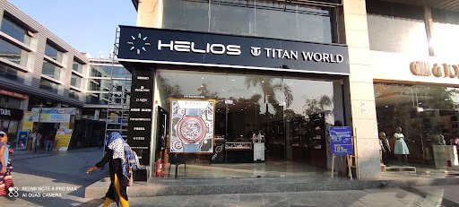 Titan World - 4D Square Mall, Ahmedabad