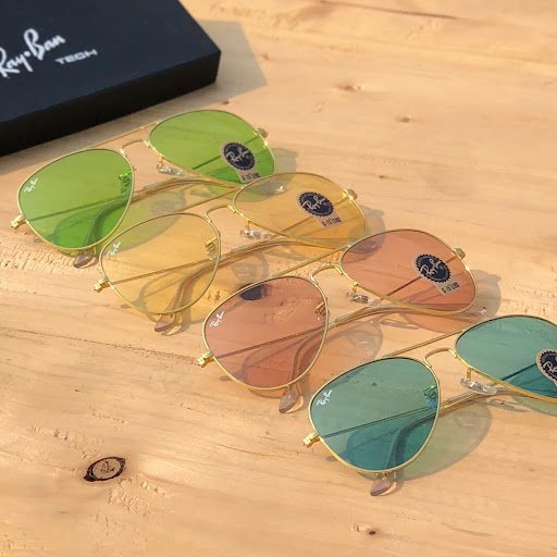 Titan & Fasttrack Showroom Titan & Fasttrack Showroom