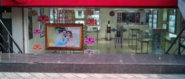 titan world gomti nagar lucknow